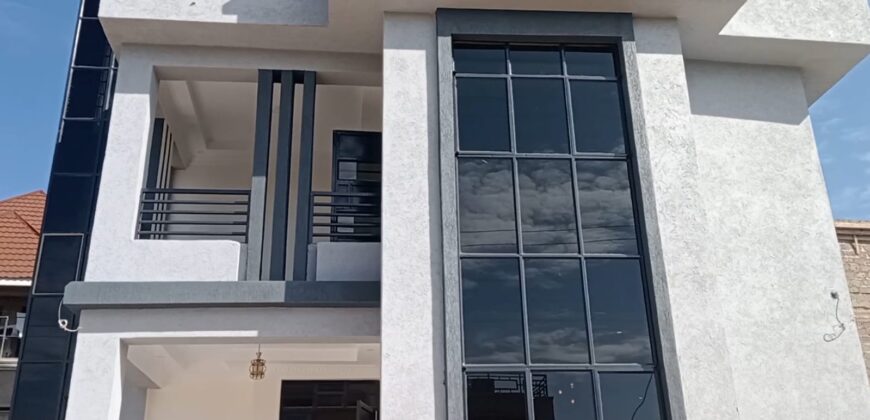 5bedrooms Maisonette In a gated Community