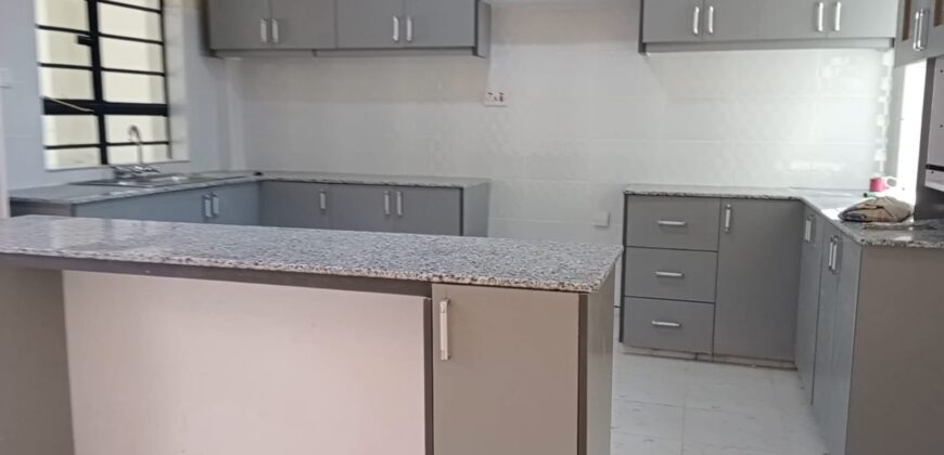 5bedrooms Maisonette In a gated Community
